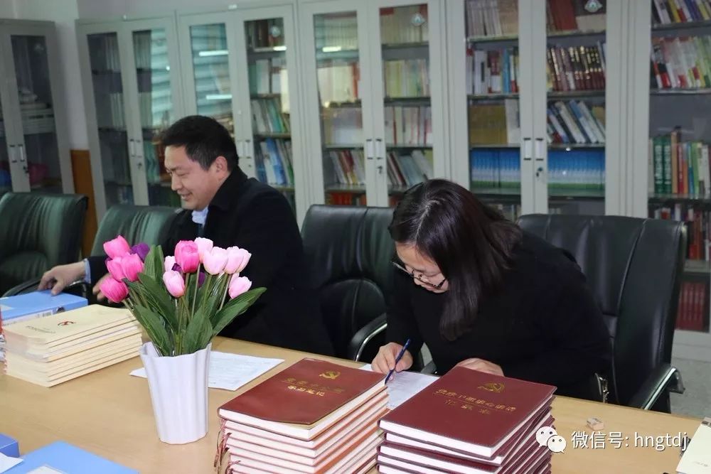 ˵: https://mmbiz.qpic.cn/mmbiz_jpg/vyU2fuLVsffZ7swMG012rDGTUOKp0I8UJs8upIiaIkZ4PhiavJ8dgJOrJIHmr31LYaCeSetmuV4ShZZxicr6o4CicQ/0?wx_fmt=jpeg